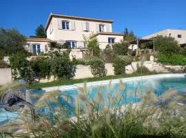MAGNIFIQUE VILLA AVEC PISCINE PROCHE D'AVIGNON