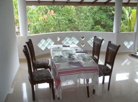 Anura Home Stay, šeimos būstas mieste Kalutara