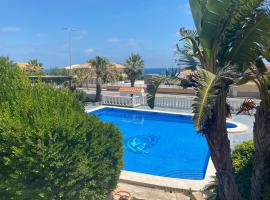 Chalet 5 dormitorios con piscina y jardín, hotel en La Manga del Mar Menor