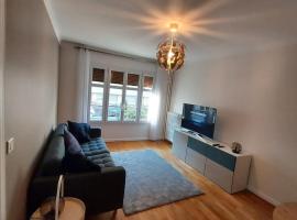 Bel appartement 2 pièces, sortie de métro ligne 8, cheap hotel in Charenton-le-Pont