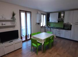 Casa Ester, budgethotel i Serina