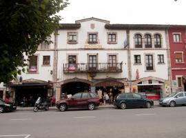 Pensión Plaza del Ayuntamiento, B&B in Cangas de Onís