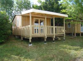 CAMPING LES GRAVES - Cabane TITHOME, hotel in Saint-Pierre-Lafeuille