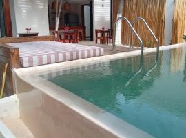 Piña Coloradas Ecolodge, hotel v destinaci Yuluc
