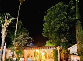 La Casita Inn Bustamante, guest house in Bustamante