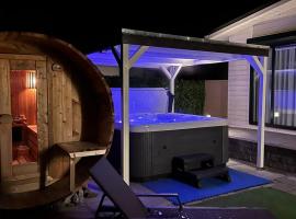 Chalet Buutengeweun, met luxe JACUZZI en TONSAUNA, hôtel à Sint-Annaland