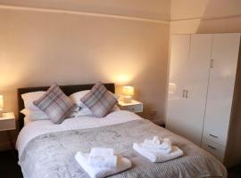 Entire Family Vacation Home . WiFi . FREE Parking, ξενοδοχείο σε Beeston