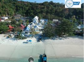 PP Blue Sky Resort-SHA Plus, boutique hotel in Phi Phi Don