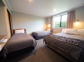 Coronation Park Holiday Park, hotel bajet di Ashburton