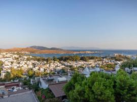Colorful House with Fantastic Sea View near Beach in Bodrum, hotel in Gümbet