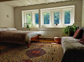 Beautiful quiet room in the heart of Holmfirth: Holmfirth şehrinde bir otel