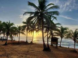 Pé na Areia Vista Total Mar - O Paraíso é aqui!, holiday home in Salvador