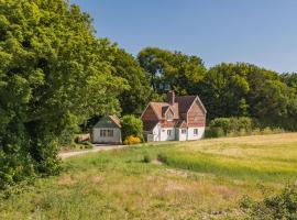 Pheasants Lodge by Bloom Stays, Cottage in Canterbury