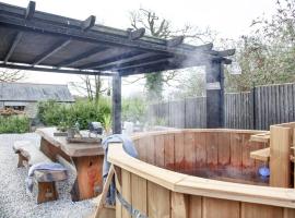 The Barn in Lanhydrock, Bodmin, hotel with jacuzzis in Bodmin