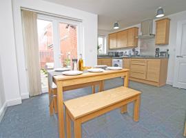 Dock House - 5 Bedroom House - Sleeps 7, hotel em Newport