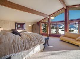Spectacular Sun Valley View Home on Two Acres with Access to Private Lake home, resor ski di Hailey