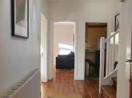 Large 3 Bed Apartment Glasgow West End Free Parking & Electric Vehicle point