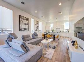 Luxury 3-Bed Galleria Area Townhouse, holiday home in Houston