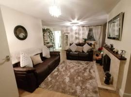 Comfy Quiet Town House, hotel a Strabane