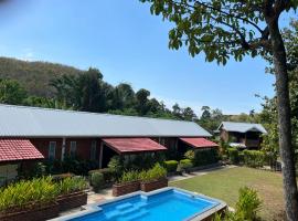 Hujung Kampung Estate, casa rural a Pantai Cenang