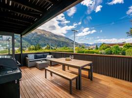 Views on Parry - Lake Hāwea Holiday Home, cottage in Lake Hawea