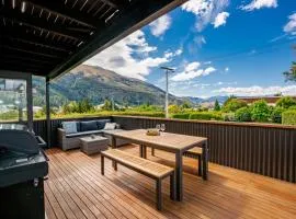 Views on Parry - Lake Hāwea Holiday Home