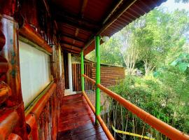 Room in Lodge - Family Cabin With River View, hotel in Risaralda
