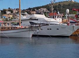 BOAT & BREAKFAST LUCRETIA, LUXURY yacht, boat in Àrbatax