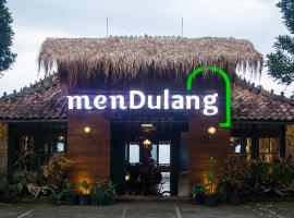Viesnīca ar baseinu Mendulang Lembang Resort & Resto pilsētā Banduna