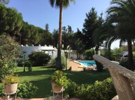 Finca Filpi, guest house in Chiclana de la Frontera