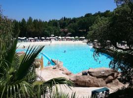 Les Restanques coquelicot vue mer, khách sạn ở Grimaud