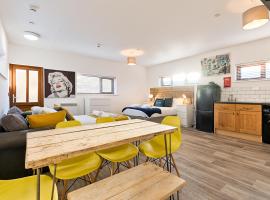 The Nest - with Parking!, feriebolig i Swansea