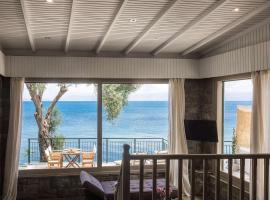 Paul Seafront House, hotel em Mesongi