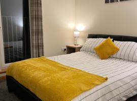 Bright and modern 2 bedroom home in Kirkwall, atostogų namelis mieste Kerkvolas