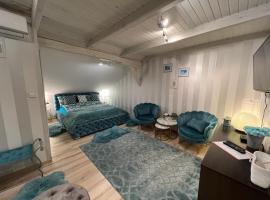 Comfort Zone Ostróda BLUE, overnattingssted med kjøkken i Grabinek