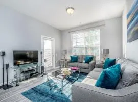 Luxury PET FRIENDLY Condo, Near Clubhouse & Pool