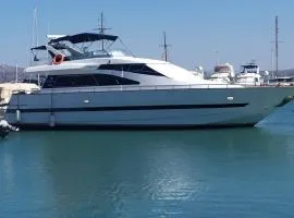 ΜΕΓΑΡΑ yacht Λιμανι Νέας Περάμου