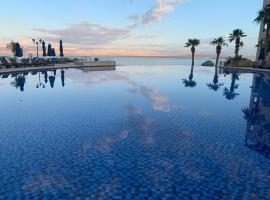 Samarah Dead Sea Resort Studio-CP6 Traveler Award 2023 Winner, rantatalo kohteessa Sowayma