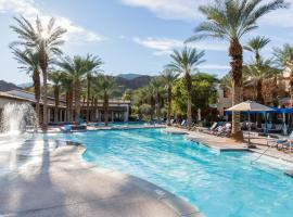 Desert Getaway - La Quinta Legacy Villas Resort - 12 Resort Pools, hotel v destinaci La Quinta