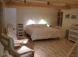 Comfortable Bungalow, hotel near Isafjordur Airport - IFJ, 