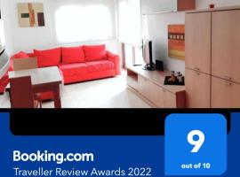 APARTAMENTO EN SEGUNDA LINEA DE MAR, WIFI & A.C, place to stay in Cubelles