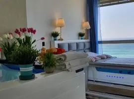 Royal suite with sea view- private jaccuzi-Also suitable for orthodox people