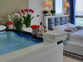 Royal suite with sea view- private jaccuzi-Also suitable for orthodox people, hotel in Netanja