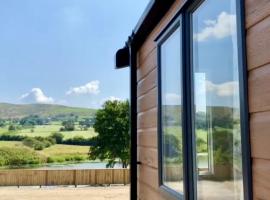 Lake View at Pendle View Holiday Park BB7 4DH, hotel in Clitheroe