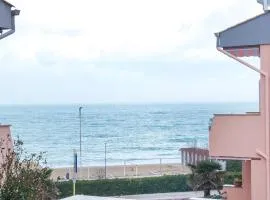 M126 - Marcelli, trilocale fronte mare in residence con piscina