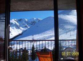 Appartement d'une chambre avec balcon a Gouaux de Larboust, ski resort in Gouaux-de-Larboust