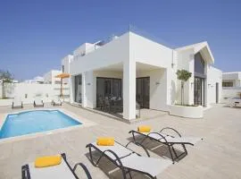 Luxury Villa Near beach 1km Swimming pool Tennis court Great for all ages