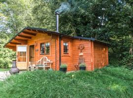 Punch Tree Cabins Couples Hot Tub Wood Burning, hotel barato en Carluke