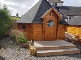 Unique luxury cabin 2, hotel with parking in Inverness