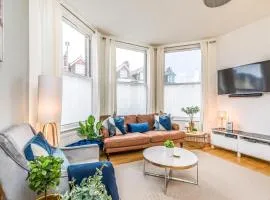 City & Beach at your Reach - courtyard & parking